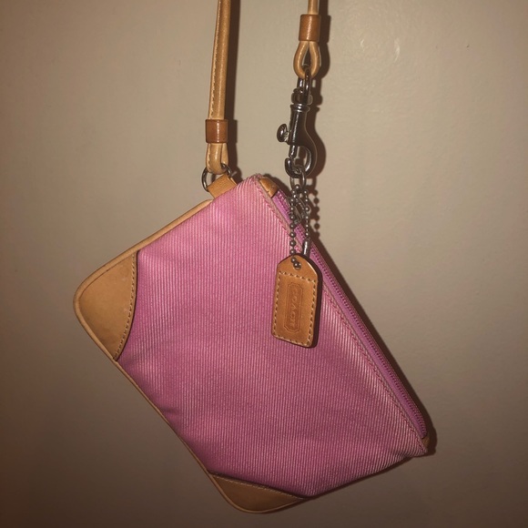 EUC Coach Pink Wristlet 👛 - Picture 4 of 4